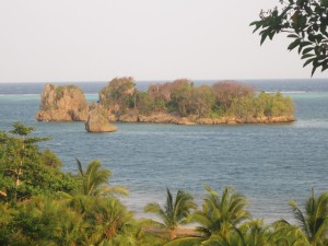 Two rocky islands known as the Cow (largest) and the Calf (smallest, in foreground), off Roatan, Honduras. Howard Jennings claimed to have found buried treasure on the larger island.